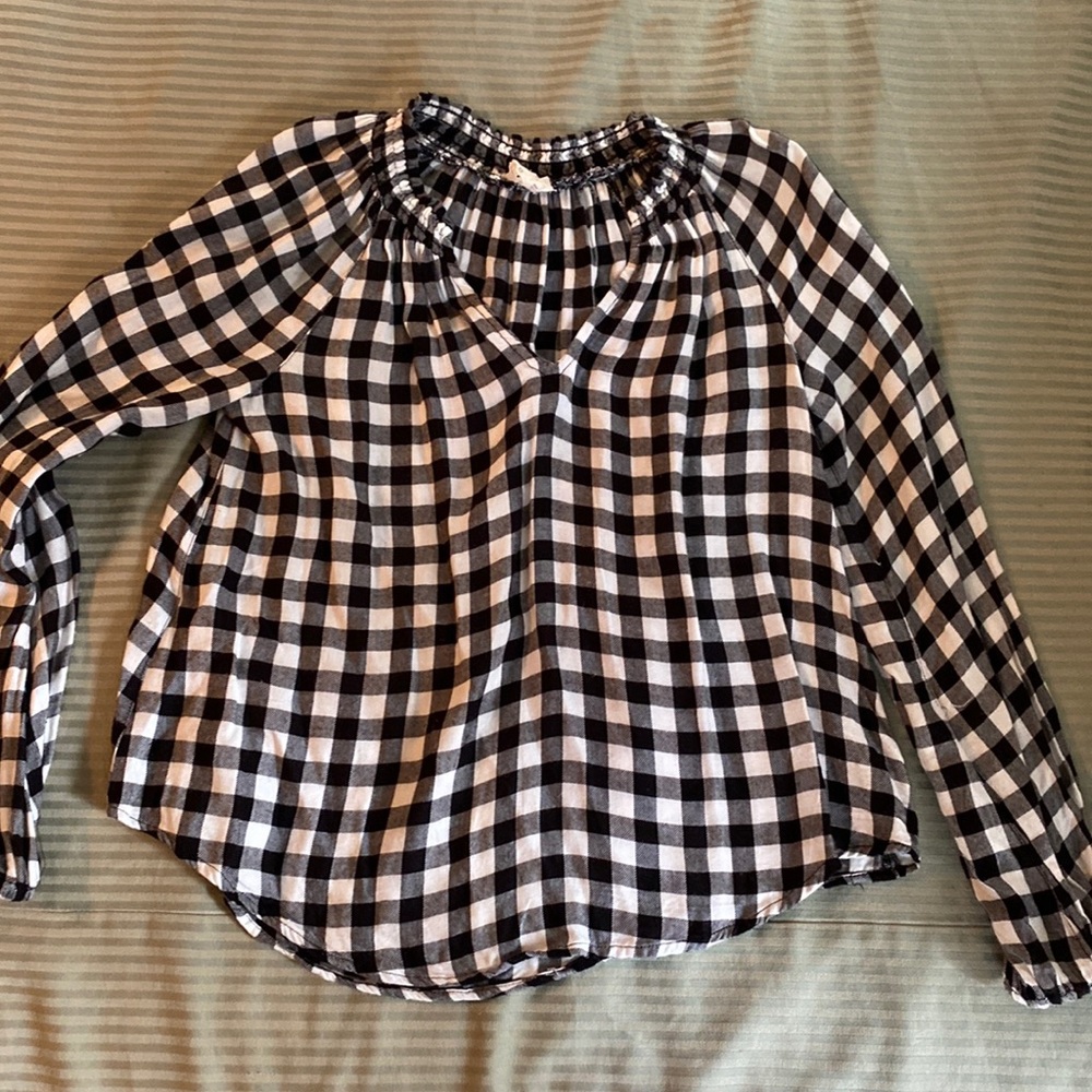 Harper XS Black and White Checkered Blouse. V Neck Front.  Soft Flannel Feel